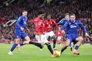 Amad Diallo đã khoét sâu vào cánh phảI trong trận thua Everton