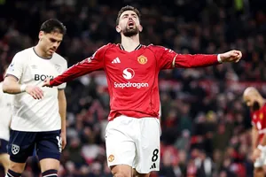 Man.United lại trải qua một đêm đáng thất vọng tại Old Trafford khi hòa West Ham 1-1.