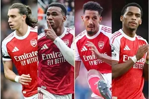 Saliba, Gabriel và Timber đều chấn thương, chỉ còn lại mỗi mình Riccardo Calafiori (trái)