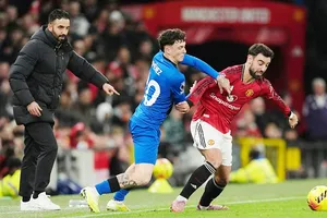 Man.United dẫn trước 3 lần nhưng vẫn bị Bournemouth cầm hòa 4-4 tại Old Trafford.