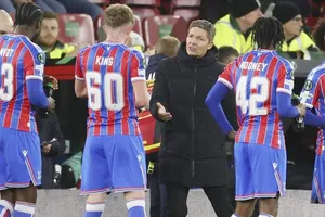 HLV Oliver Glasner và Crystal Palace thấy lịch thi đấu dày thêm vì phải đá play-off.
