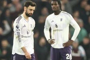 Bruno Fernandes dính chấn thương trong trận thua 1-2 của Man.United trước Aston Villa.