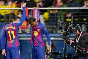 Raphinha và Lamine Yamal thực hiện màn ăn mừng mang tính biểu tượng mới của Barcelona.