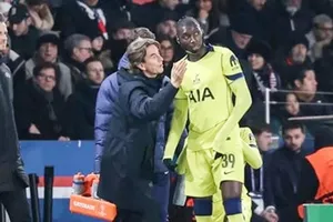 HLV Thomas Frank và Kolo Muani của Tottenham