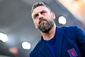 Daniele De Rossi khó chịu vì Genoa của ông để thua 1-3 trước đội bóng cũ AS Roma.