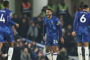 Chelsea phải chia điểm 2-2 sau 27 phút đầy hỗn loạn với Bournemouth.