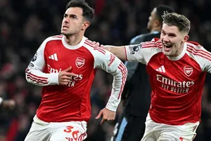 Arsenal ghi 4 bàn trong hiệp 2 đầy bùng nổ để thắng thuyết phục 4-1 trước Aston Villa tại Emirates.