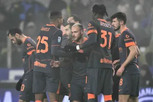 Inter Milan thắng 2-0 tại Parma để tạo nên khoảng cách 4 điểm ở ngôi đầu Serie A.