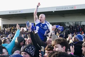 Macclesfield loại bỏ đương kim vô địch Crystal Palace tạo nên một trong những cú sốc lớn nhất lịch sử FA Cup.