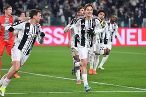 Juventus hủy diệt Cremonese 5-0 để vươn lên vị trí thứ 3 trên bảng xếp hạng Serie A. 