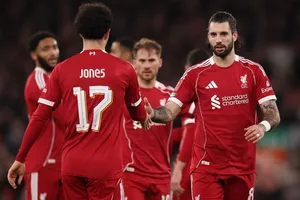 Liverpool đánh bại Barnsley 4-1 để gành quyền vào vòng 4 FA Cup.