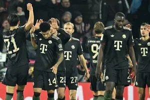 Bayern Munich thắng 3-1 tại Cologne để hoàn thành nữa mùa giải tốt nhất lịch sử CLB.