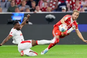 RB Leipzig bị Bayern Munich nhấn chìm 0-6 trong trận khai màn Bundesliga.