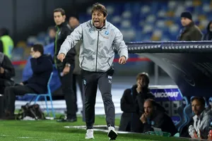 HLV Antonio Conte chịu thách thức lớn để cứu vãn cơ hội của Napoli ở trong nước lẫn châu Âu. 