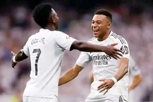 Kylian Mbappe đã chỉ trích các cổ động viên Real Madrid vì la ó nhắm vào Vinicius Junior.