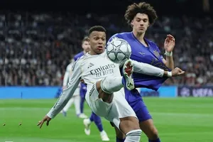 Kylian Mbappe ghi cú đúp trong trận thắng Monaco