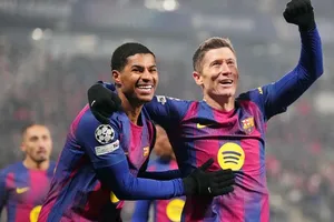 Robert Lewandowski có mùa thứ 15 liên tiếp ghi bàn tại Champions League.