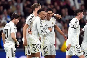 Real Madrid trở lại vị trí dẫn đầu La Liga sau chiến thắng 2-0 trên sân đội thứ 3 Villarreal.