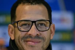 HLV Liam Rosenior muốn thúc đẩy Chelsea đến giới hạn