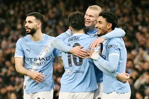 Man.City hiện chỉ kém Arsenal 4 điểm sau chuỗi 3 trận không thắng bất ngờ của Pháo thủ.