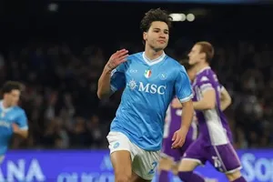 Antonio Vergara ghi bàn thắng đầu tiên tại Serie A trong màu áo Napoli.