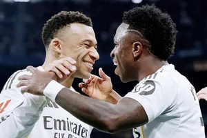 Kylian Mbappe và Vinicius Junior cùng ghi bàn giúp Real Madrid nhọc nhằn thắng 2-1 trước Rayo Vallecano.