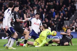 Pha ghi bàn của hợp lệ của Solanke