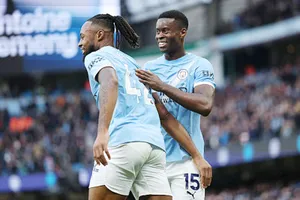 Man.City chi 84 triệu bảng cho tiền đạo Antoine Semenyo và trung vệ Marc Guehi.