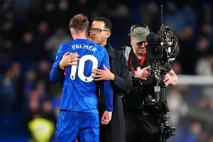 Liam Rosenior và Cole Palmer.