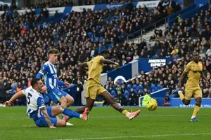 Pha ghi bàn của Ismaila Sarr giúp Palace vượt qua cơn ác mộng