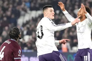 Bàn thắng muộn của Benjamin Sesko giúp Man.United hòa 1-1 trên sân West Ham.