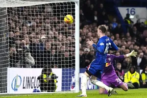Chelsea đã để mất lợi thế dẫn trước 2 bàn trên sân nhà và hòa 2-2 với Leeds United.