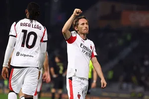 Luka Modric đã ghi bàn thắng muộn ấn định chiến thắng 2-1 cho AC Milan trước Pisa.