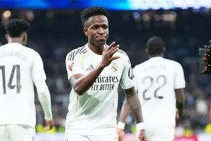 Vinicius Junior ghi 2 bàn thắng từ chấm phạt đền trong ngày Kylian Mbappe vắng mặt.