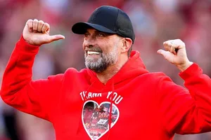 Man.United và Chelsea đều đã liên hệ với Jurgen Klopp sau khi ông rời Liverpool.