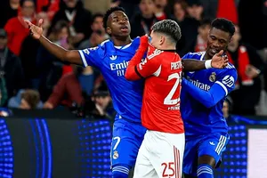 Vinicius Junior tố cáo Gianluca Prestianni của Benfica có hành vi phân biệt chủng tộc.