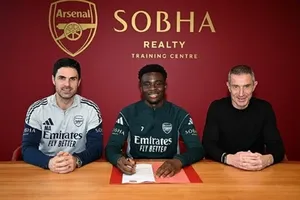 Saka trong buổi triển hạn với CLB Arsenal