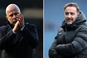 HLV Arne Slot (Liverpool) và Vitor Pereira (Nottingham Forest)