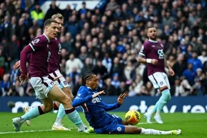 Joao Pedro mở tỷ số cho Chelsea từ phút thứ 4