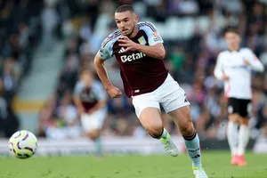 Aston Villa hy vọng McGinn kịp trở lại cho trận quyết chiến Man United