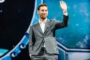 Lionel Messi thừa nhận việc không học tiếng Anh khiến anh thiếu tự tin khi giao tiếp với những nhân vật nổi tiếng trên thế giới.