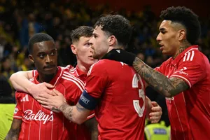 Nottingham Forest thua 1-2 nhưng vẫn loại bỏ Fenerbahce.