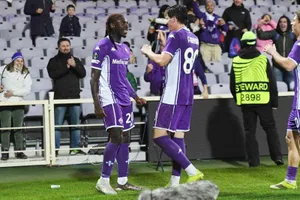 Fiorentina vẫn đi tiếp dù thua Jagiellonia Bialystok 2-4 trên sân nhà.