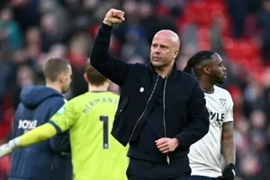  Arne Slot: “Trái tim bóng đá của tôi không thích xu hướng đá phạt cố định”