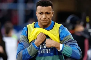 Kylian Mbappe đến Paris để điều trị chấn thương đầu gối nhưng không có kế hoạch phẫu thuật.