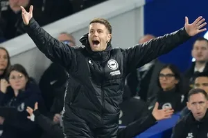 HLV Fabian Hurzeler bất bình khi chứng kiến Brighton thua 0-1 trước Arsenal.