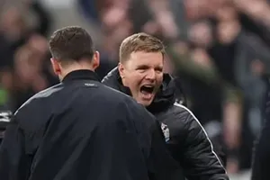 HLV Eddie Howe ăn mừng chiến thắng Manchester United vừa qua