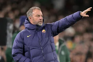 HLV Hansi Flick đối mặt bài toán khó nhân sự khi Barcelona làm khách tại Athletic Bilbao.