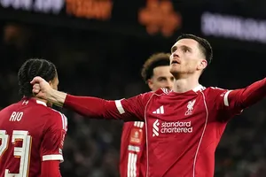Andy Robertson ghi bàn và kiến tạo giúp Liverpool đánh bại chủ nhà Wolves 3-1 để tiến vào tứ kết FA Cup.