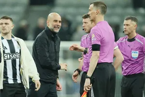 HLV Pep Guardiola dự kiến bị cấm chỉ đạo 2 trận sau khi nổi nóng với các trọng tài trong trận thắng 3-1 trên sân Newcastle.